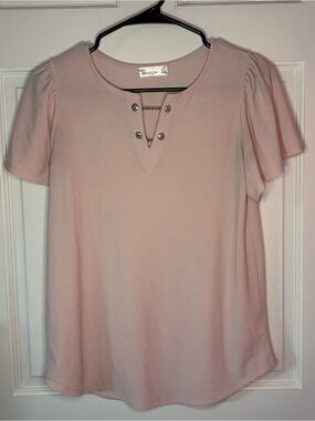 89th & Madison Blush Pink Short Sleeve Blouse with Chain Accent